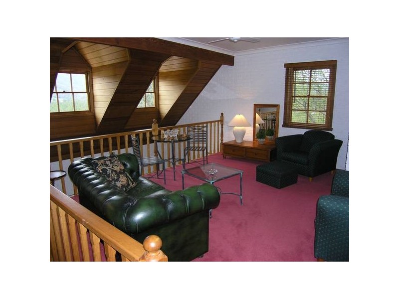 8 Barberry Court, Bright VIC 3741