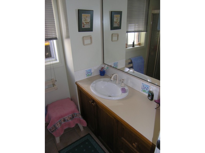 1A Butler Crt, Bright VIC 3741