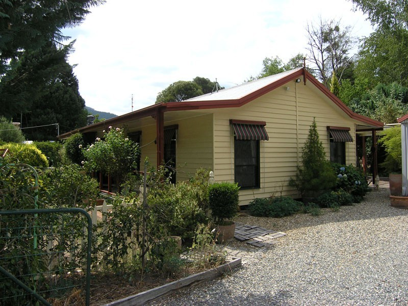 7 Williams Road, Wandiligong VIC 3744