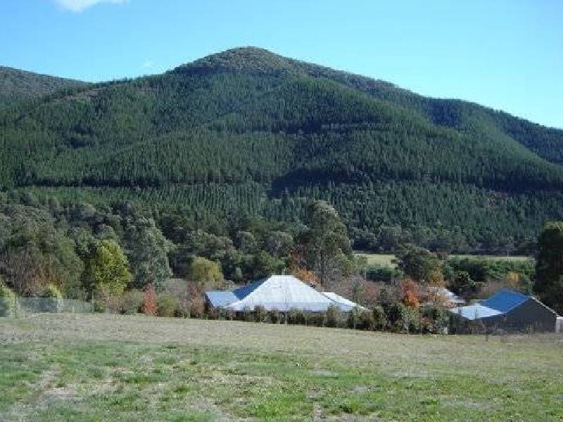 2 School Road, Wandiligong VIC 3744