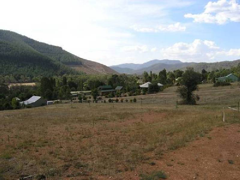 2 School Road, Wandiligong VIC 3744