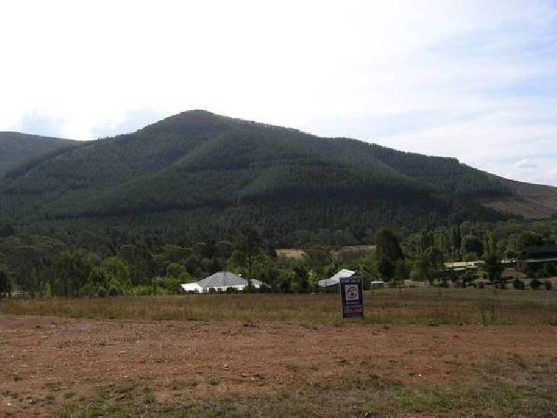 2 School Road, Wandiligong VIC 3744