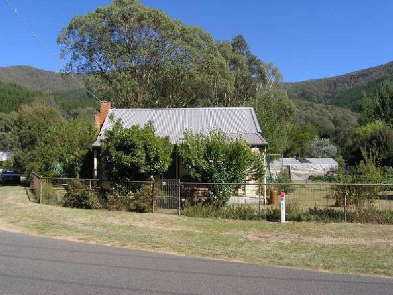 42 Centenary Ave, Wandiligong VIC 3744 the real estate agency Withdrawn