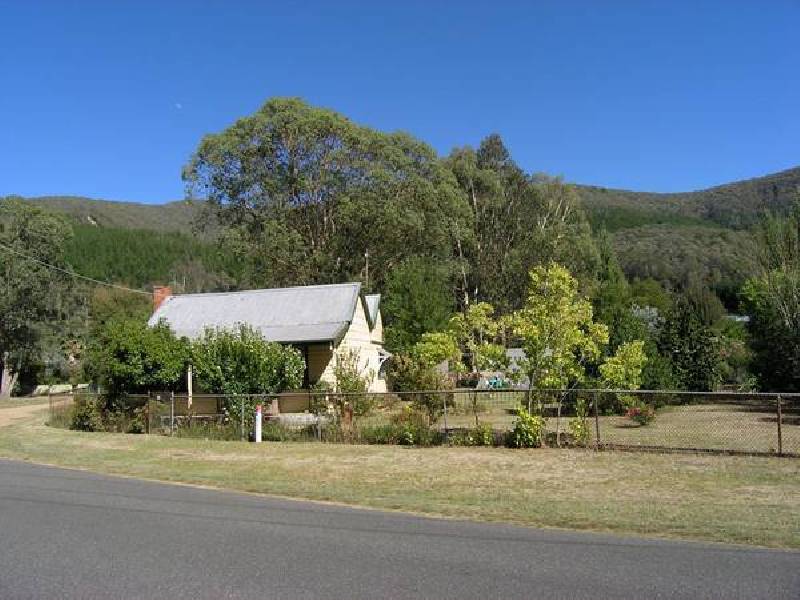 42 Centenary Ave, Wandiligong VIC 3744 the real estate agency Withdrawn