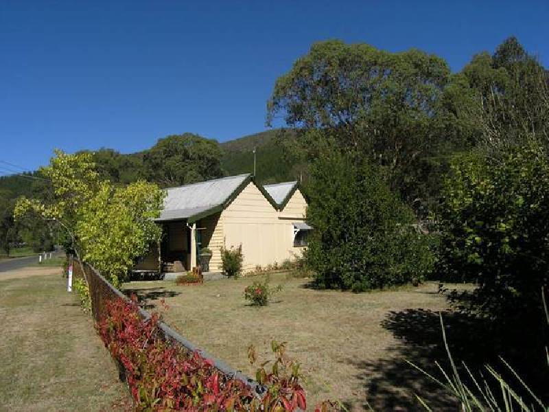 42 Centenary Ave, Wandiligong VIC 3744 the real estate agency Withdrawn