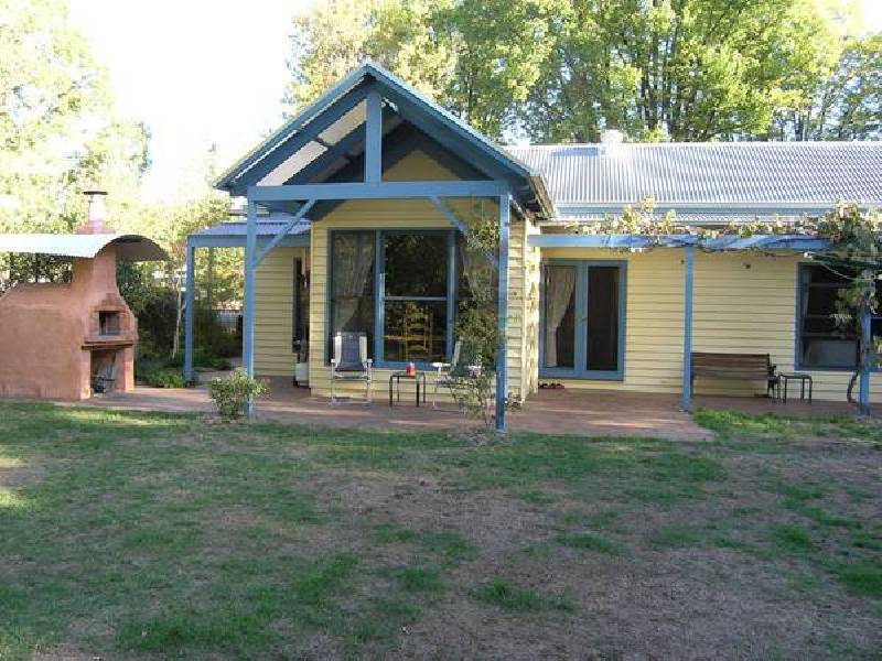 15 Cobden St, Bright VIC 3741