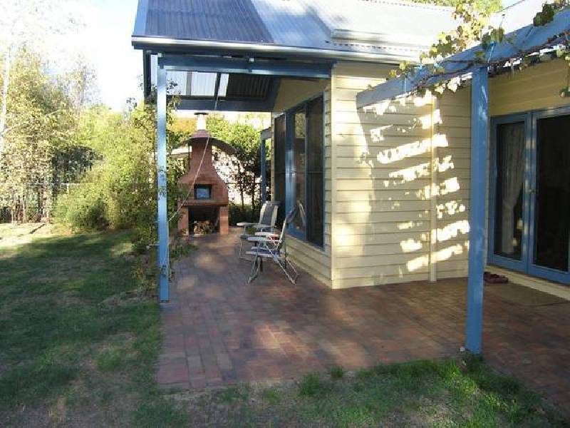 15 Cobden St, Bright VIC 3741