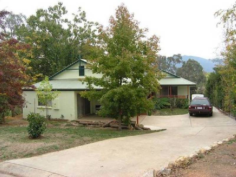 7 Woodlands Grove, Bright VIC 3741