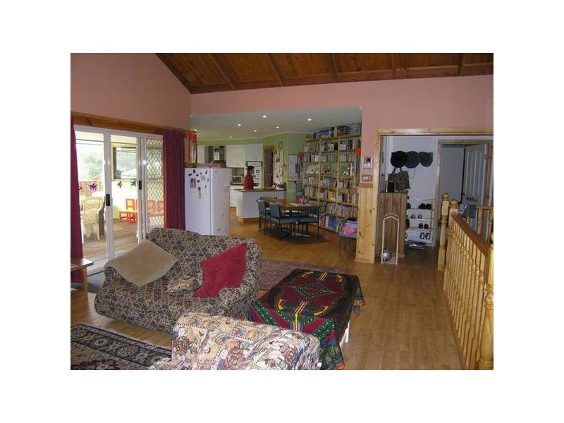 7 Woodlands Grove, Bright VIC 3741