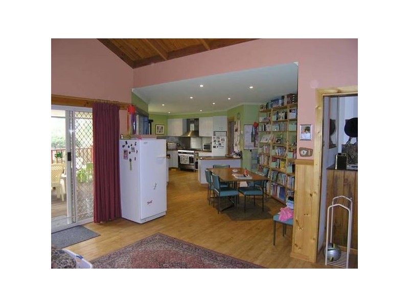 7 Woodlands Grove, Bright VIC 3741