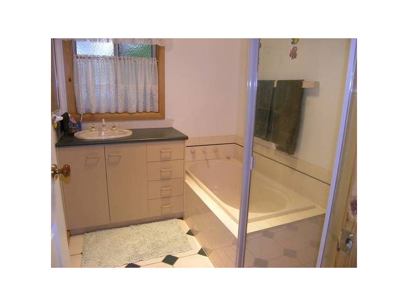 7 Woodlands Grove, Bright VIC 3741