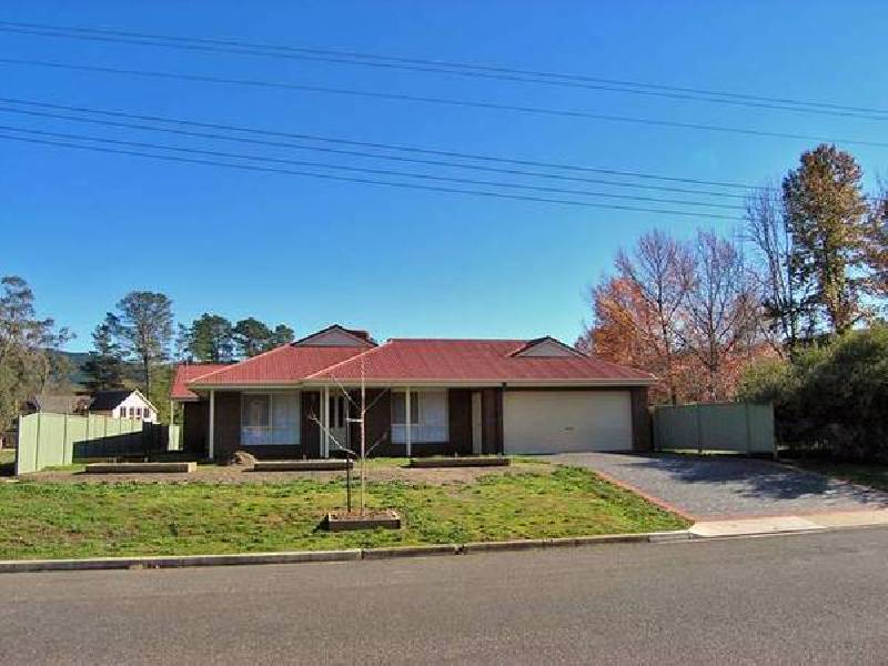 9 Hawthorn Lane, Bright VIC 3741