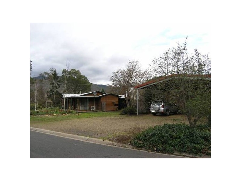 Toorak Rd, Bright VIC 3741