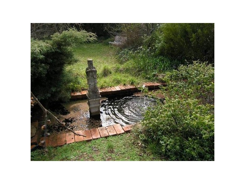 5 Brooks Street, Bright VIC 3741