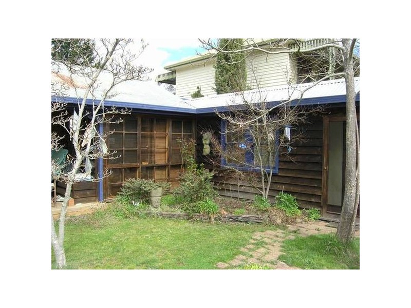 5 Brooks Street, Bright VIC 3741