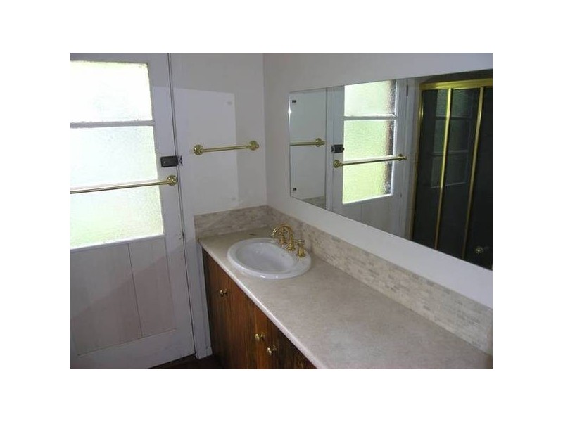 5 Brooks Street, Bright VIC 3741