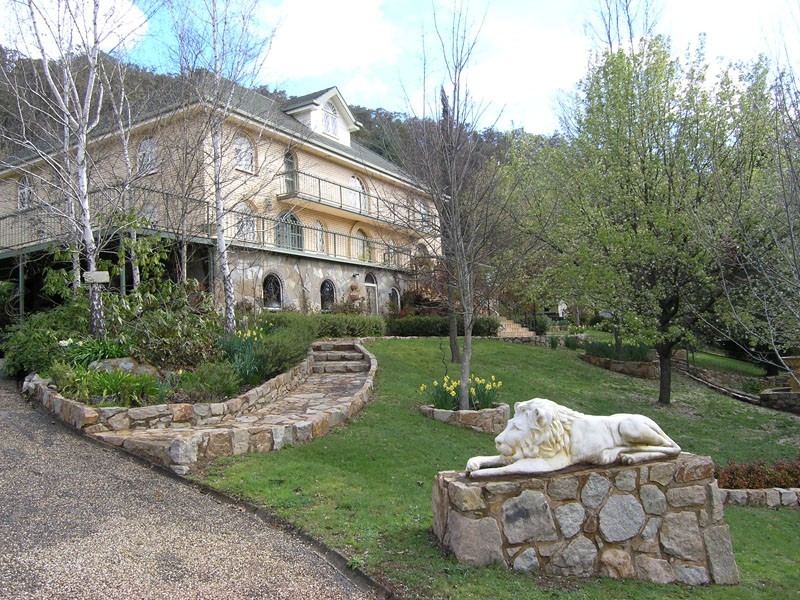 1B Barberry Court, Bright VIC 3741