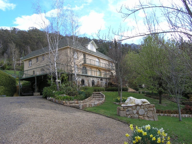 1B Barberry Court, Bright VIC 3741