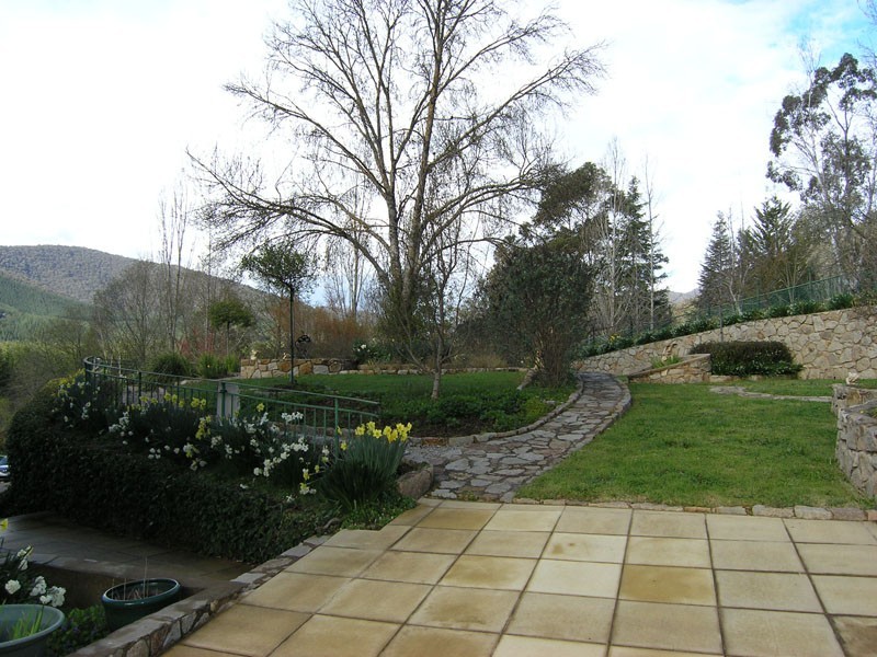 1B Barberry Court, Bright VIC 3741