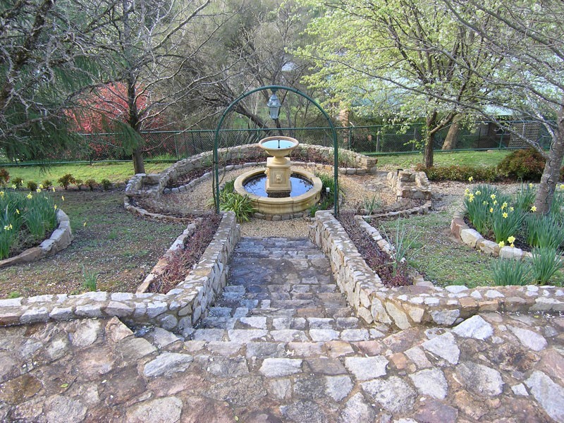 1B Barberry Court, Bright VIC 3741