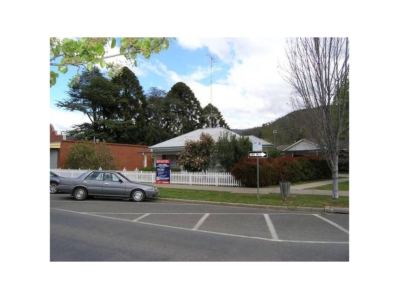 4 Anderson Street, Bright VIC 3741