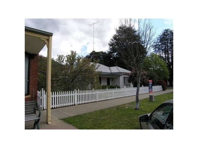 4 Anderson Street, Bright VIC 3741