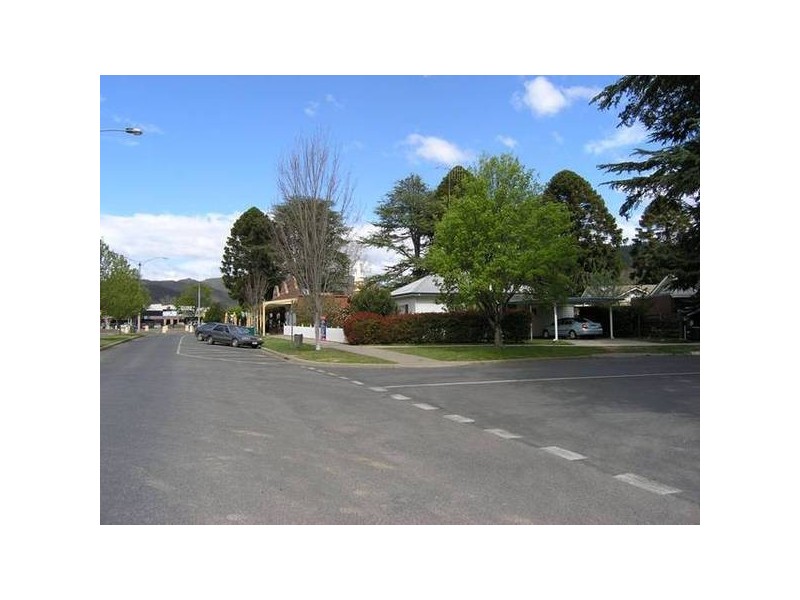 4 Anderson Street, Bright VIC 3741