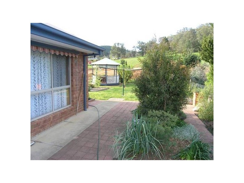 11 Lumley Drive, Bright VIC 3741