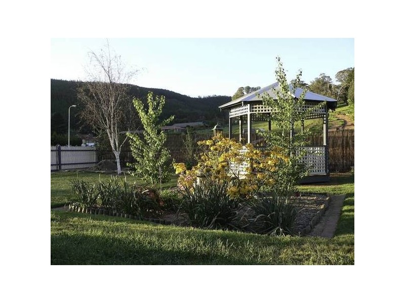 11 Lumley Drive, Bright VIC 3741