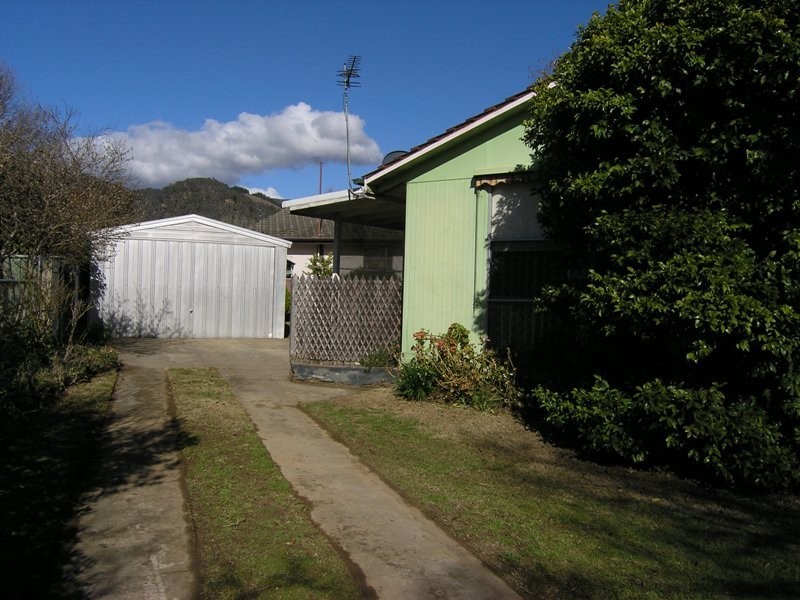 28 Delany Ave, Bright VIC 3741