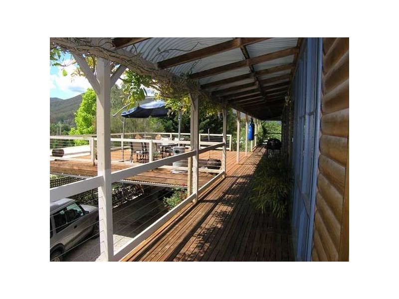 5 Cindy Court, Bright VIC 3741