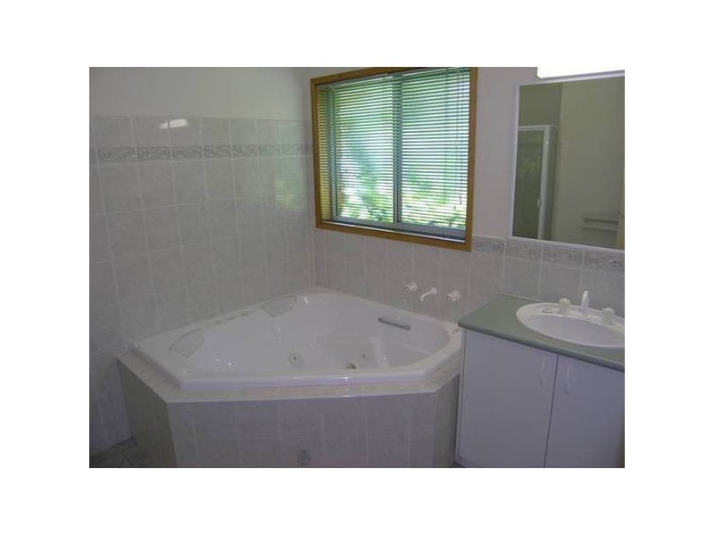 1/57 Delany Avenue, Bright VIC 3741