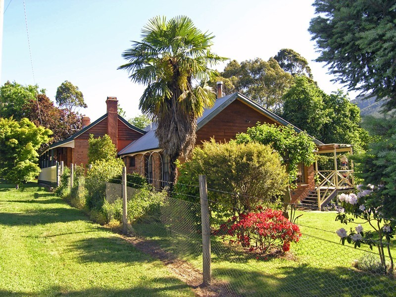 3 Smithy Lane, Wandiligong VIC 3744