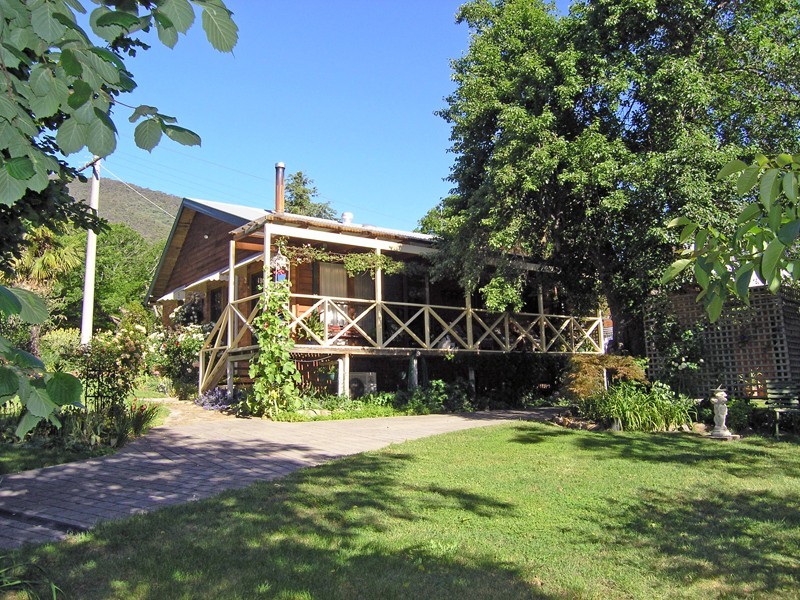 3 Smithy Lane, Wandiligong VIC 3744