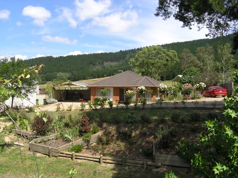 17 Mount Porepunkah Rd, Bright VIC 3741