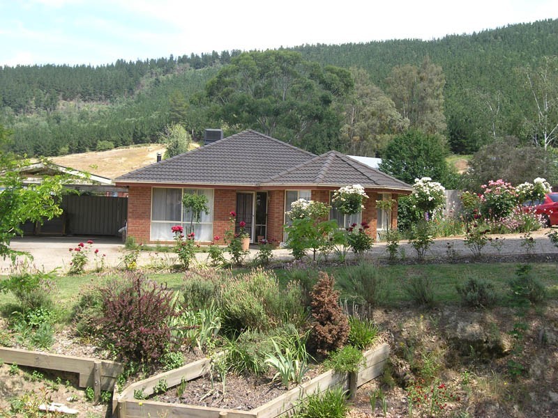 17 Mount Porepunkah Rd, Bright VIC 3741