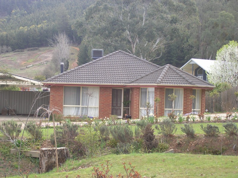 17 Mount Porepunkah Rd, Bright VIC 3741