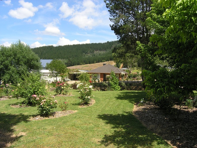 17 Mount Porepunkah Rd, Bright VIC 3741