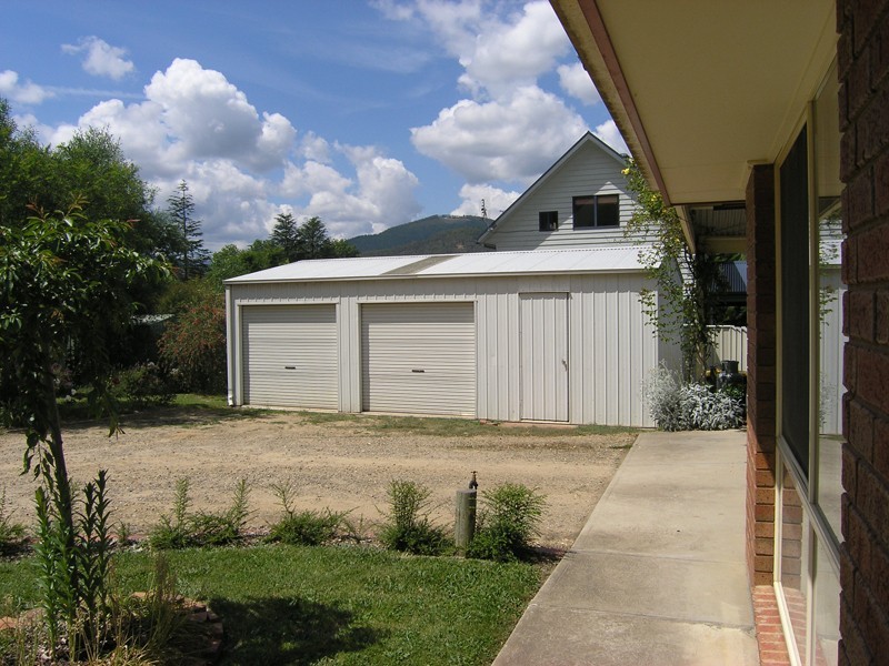 17 Mount Porepunkah Rd, Bright VIC 3741