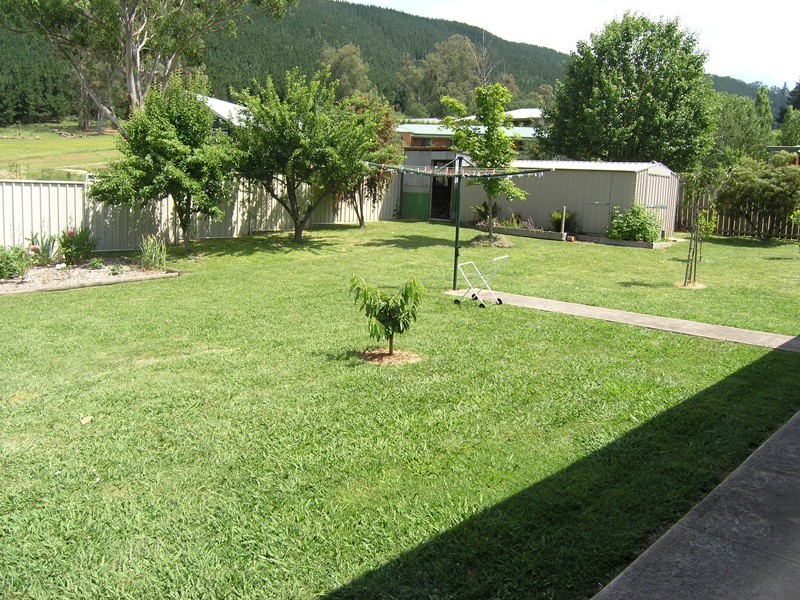 17 Mount Porepunkah Rd, Bright VIC 3741