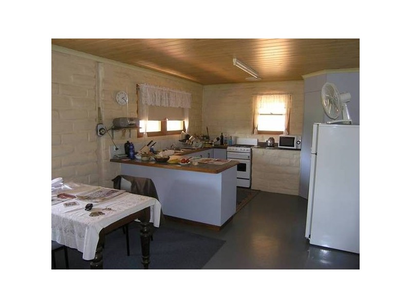 21 School Rd, Wandiligong VIC 3744