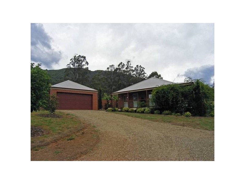 6 Clarkes Lane, Wandiligong VIC 3744