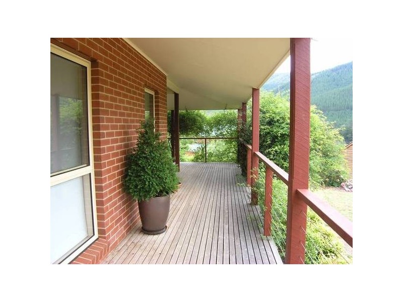 6 Clarkes Lane, Wandiligong VIC 3744