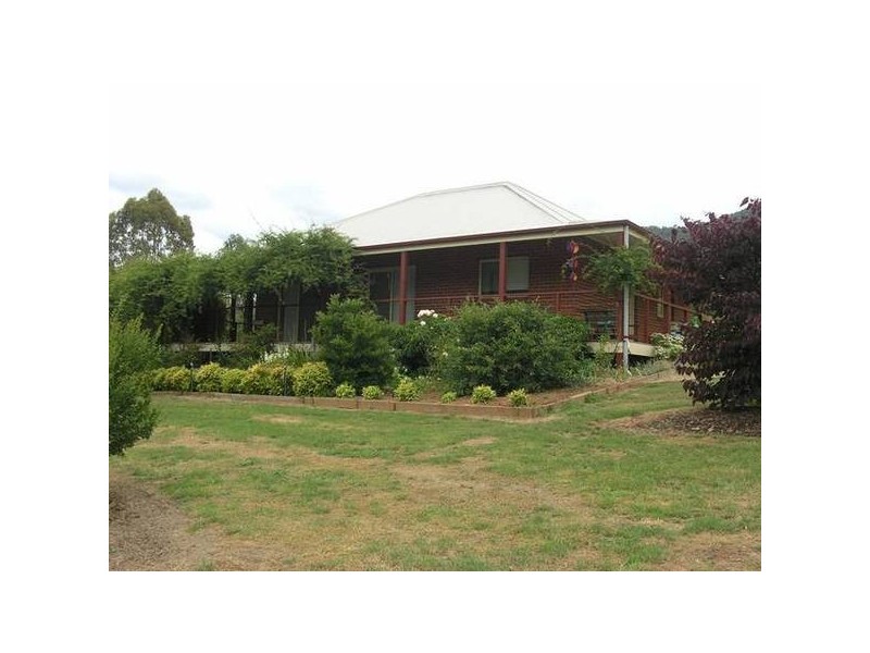 6 Clarkes Lane, Wandiligong VIC 3744