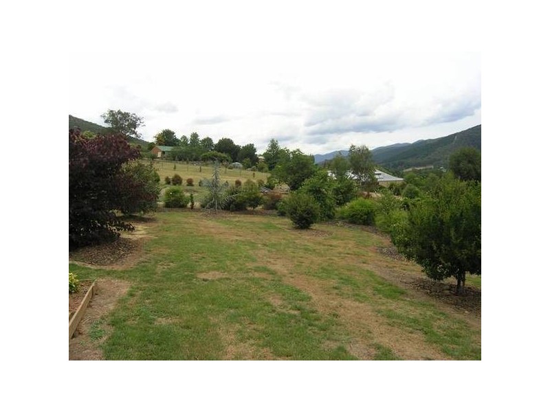 6 Clarkes Lane, Wandiligong VIC 3744