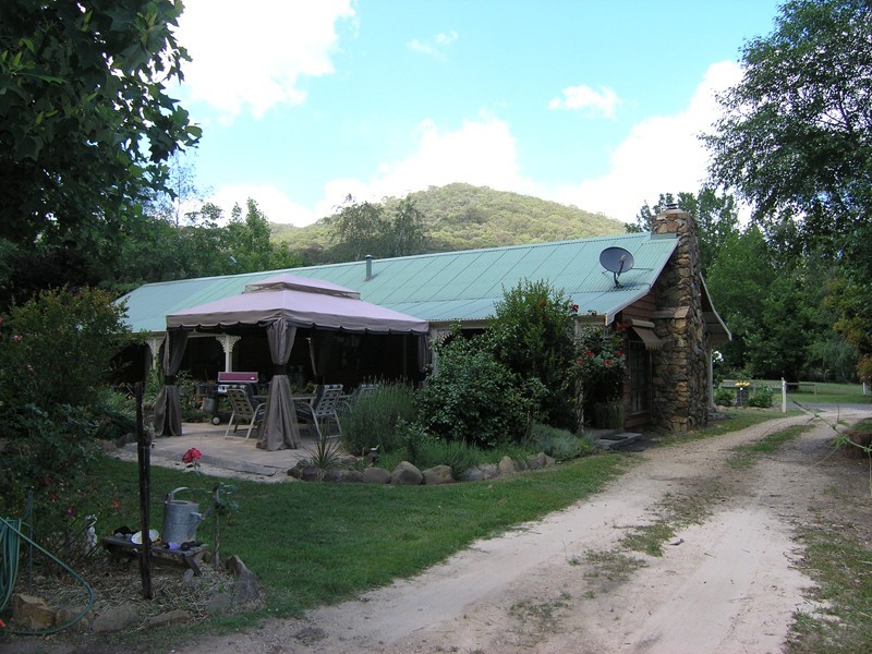 79 Williams Rd, Wandiligong VIC 3744