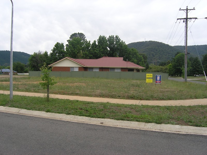 7 Hawthorn Lane, Bright VIC 3741