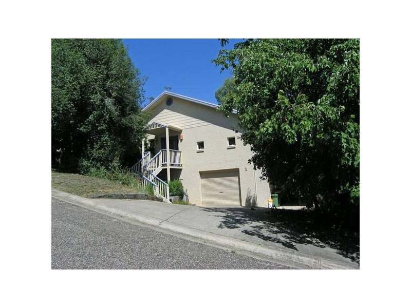 1 Woodlands Grove, Bright VIC 3741