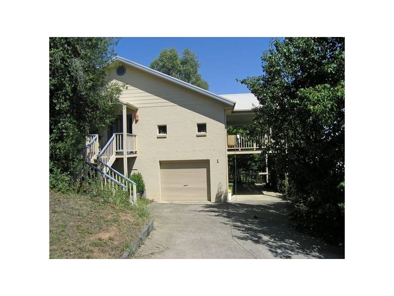 1 Woodlands Grove, Bright VIC 3741