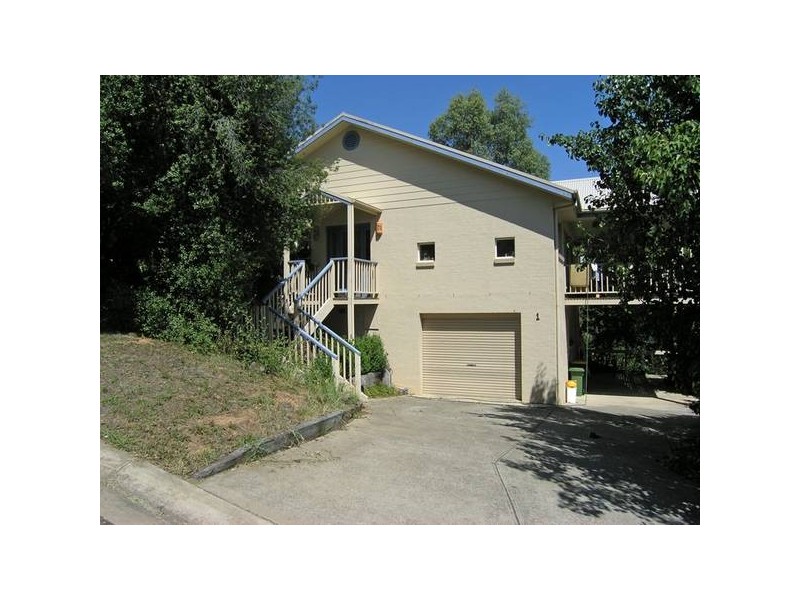 1 Woodlands Grove, Bright VIC 3741